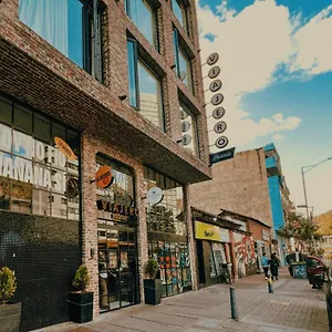 Viajero Bogota Hostel & Spa מלון